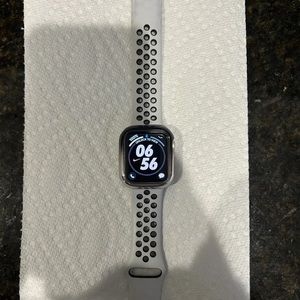 Apple Watch Series 5 Nike and 6